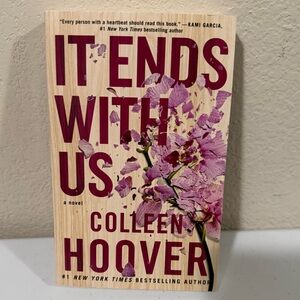 It Ends With Us by Colleen Hoover, Paperback
